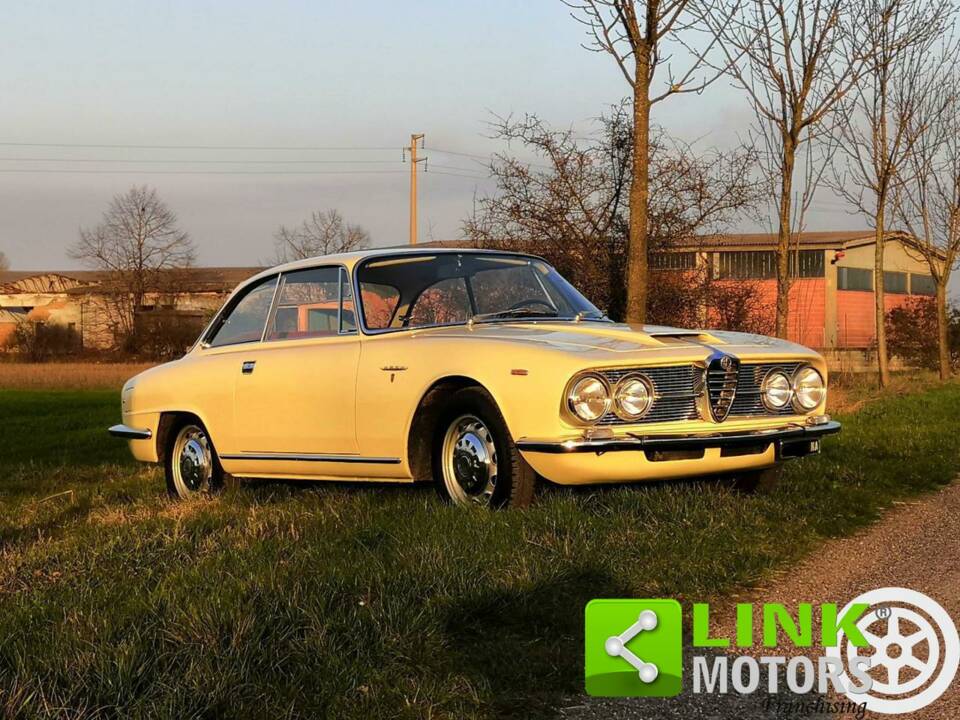 Imagen 7/10 de Alfa Romeo 2600 Sprint (1966)