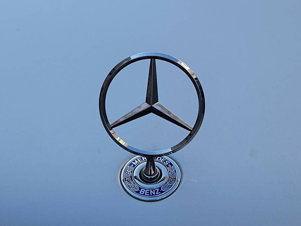 Image 37/74 of Mercedes-Benz E 320 (1997)