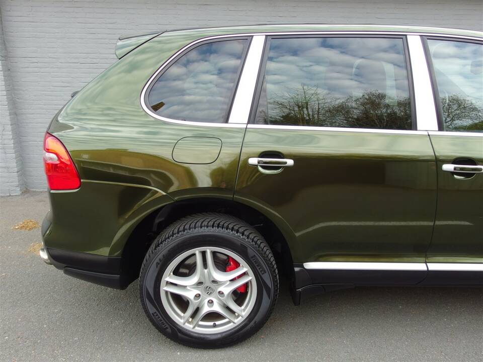 Image 25/99 of Porsche Cayenne Turbo (2007)