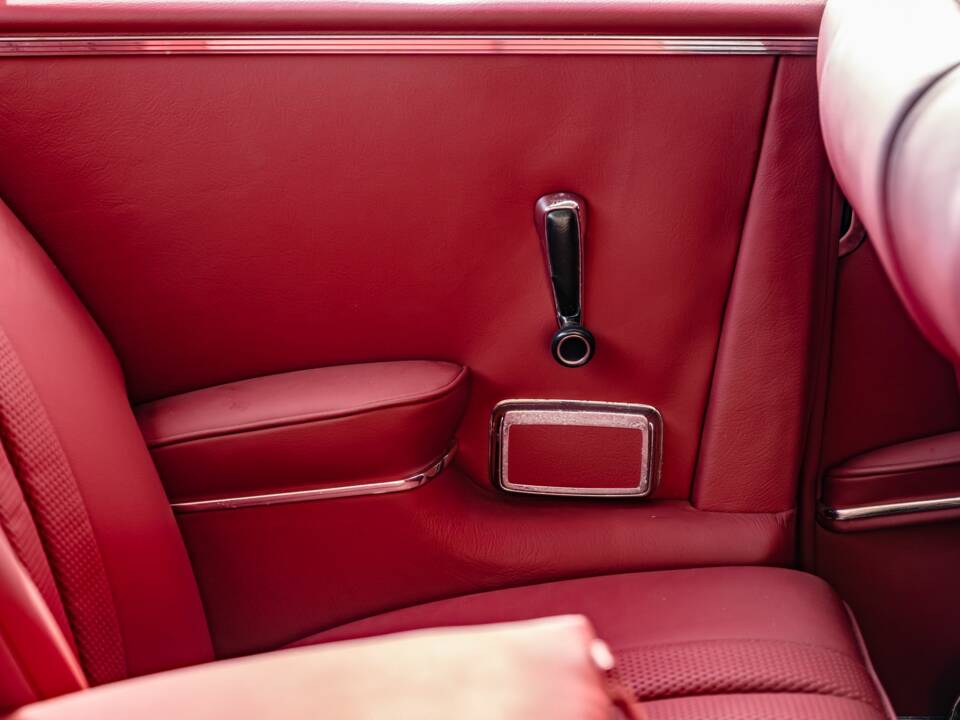 Image 33/86 of Mercedes-Benz 300 SE (1965)