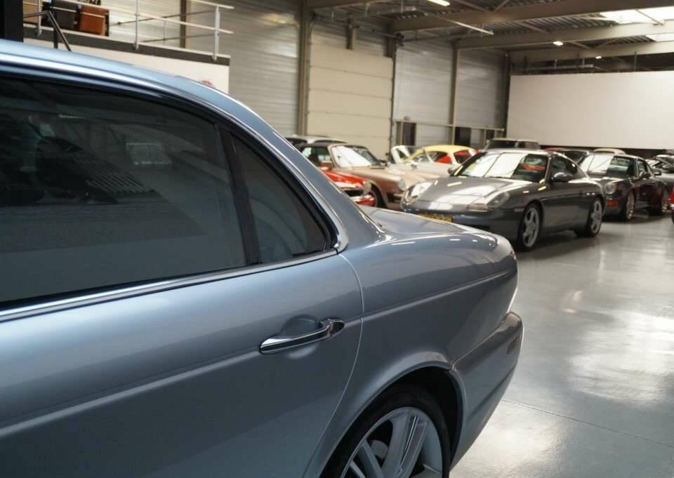 Image 40/50 of Jaguar XJ 8 4.2 (2007)