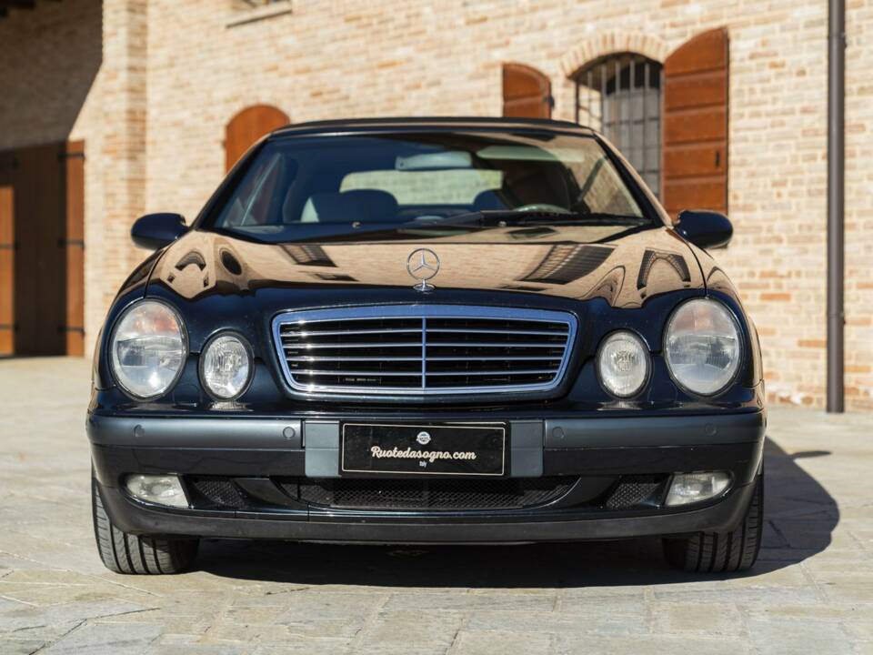 Imagen 2/50 de Mercedes-Benz CLK 230 Kompressor (2002)