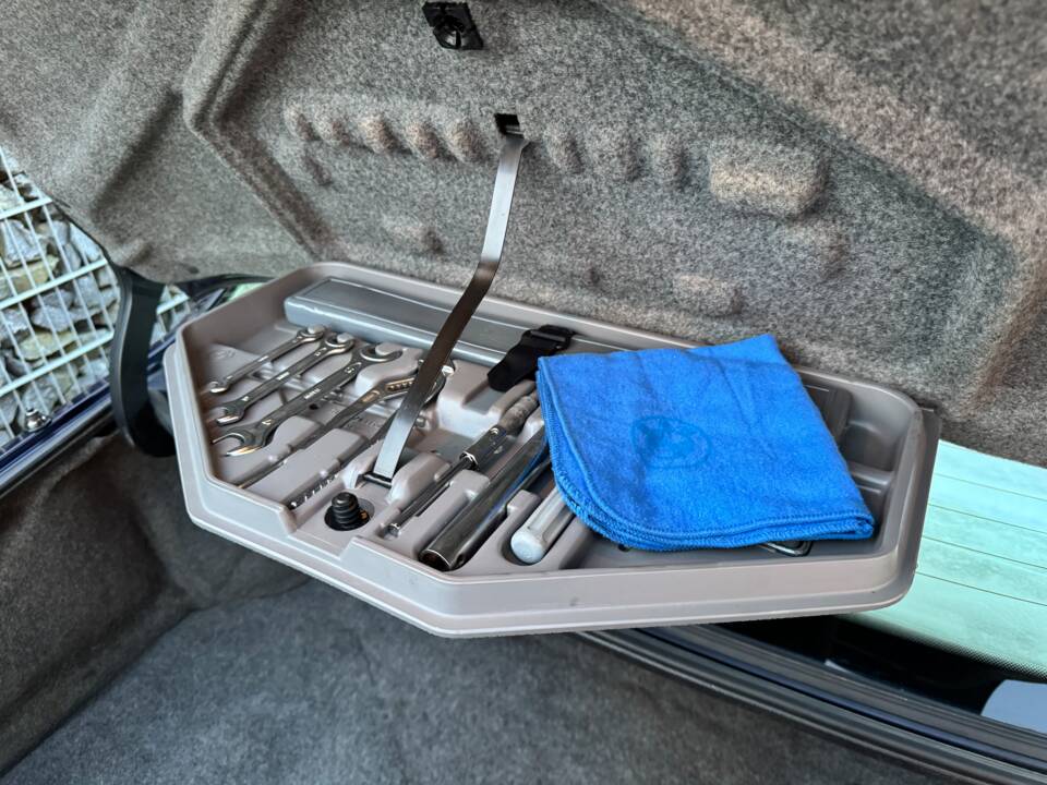 Immagine 92/99 di BMW 735i (1988)
