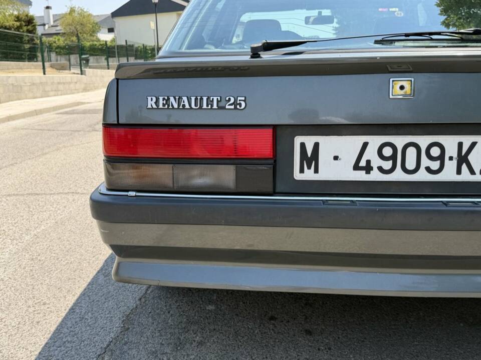 Image 8/8 of Renault R 25 V6 Turbo (1990)