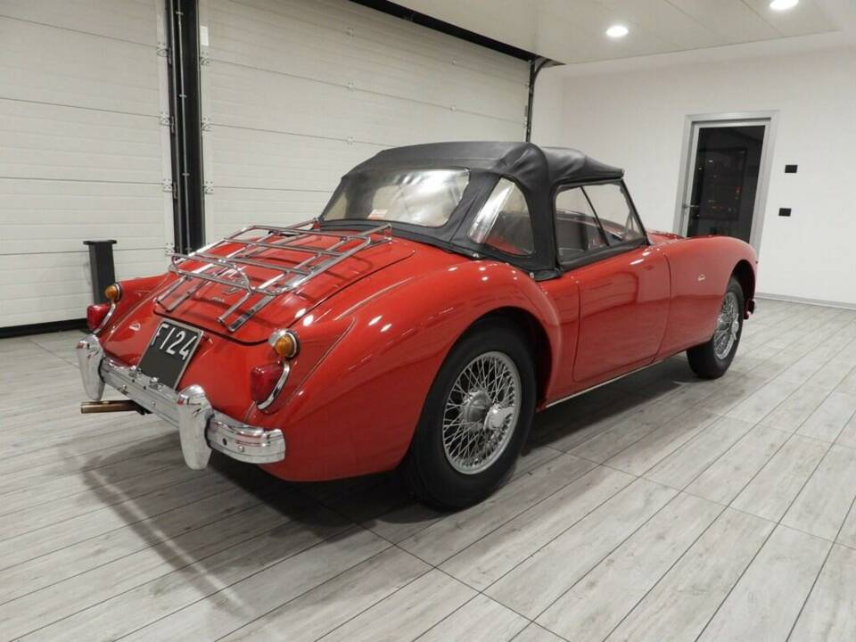 Image 2/15 of MG MGA 1600 (1960)