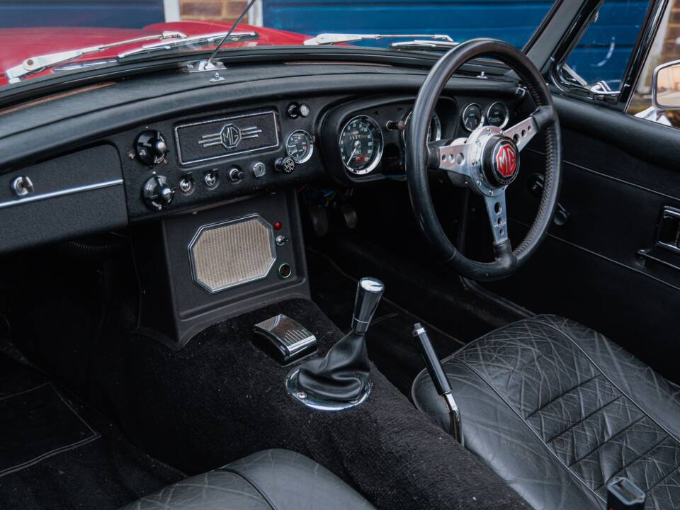 Bild 9/25 von MG MGB V8 (1969)
