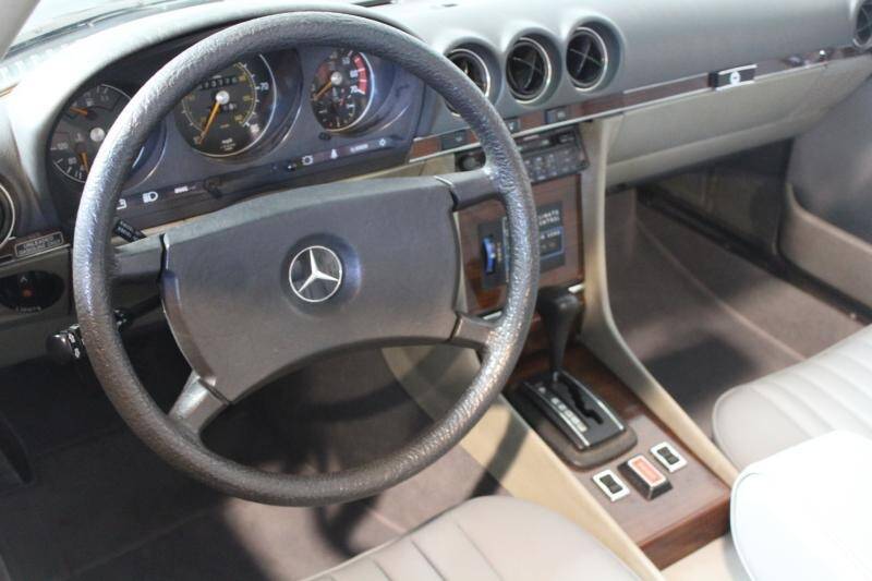 Image 13/15 de Mercedes-Benz 450 SL (1980)