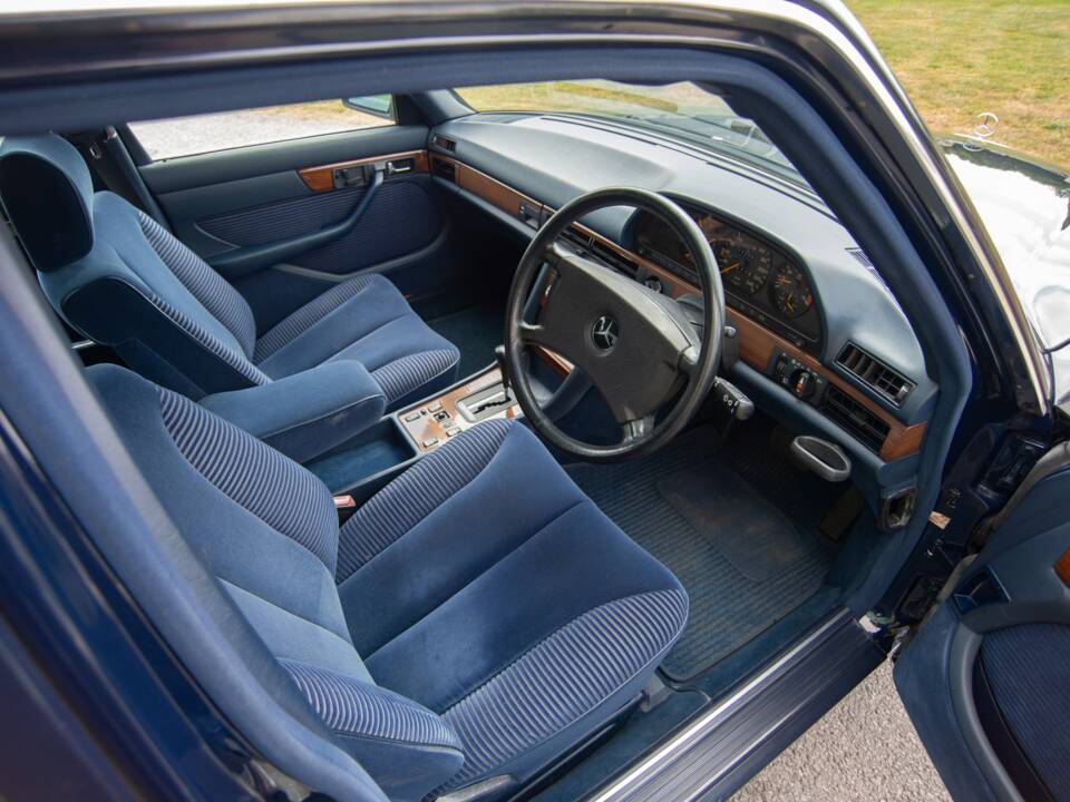 Bild 10/29 von Mercedes-Benz 300 SE (1990)