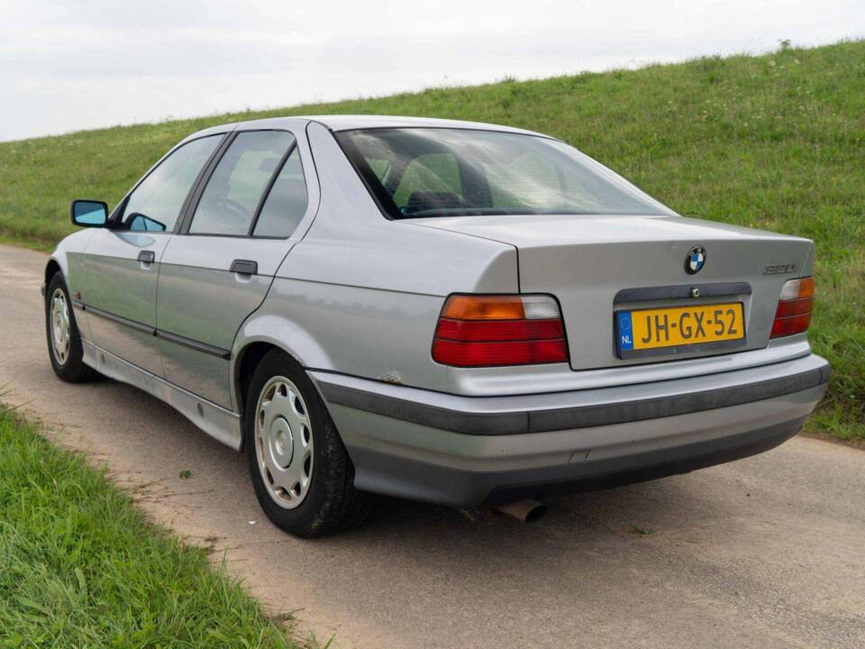 Image 15/40 de BMW 320i (1994)