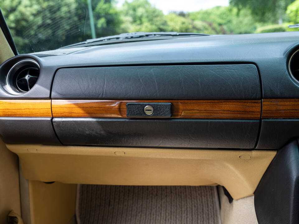 Immagine 19/25 di Mercedes-Benz 280 E (1981)