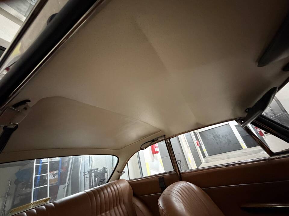 Image 11/18 of Alfa Romeo Giulia GT 1300 Junior (1968)