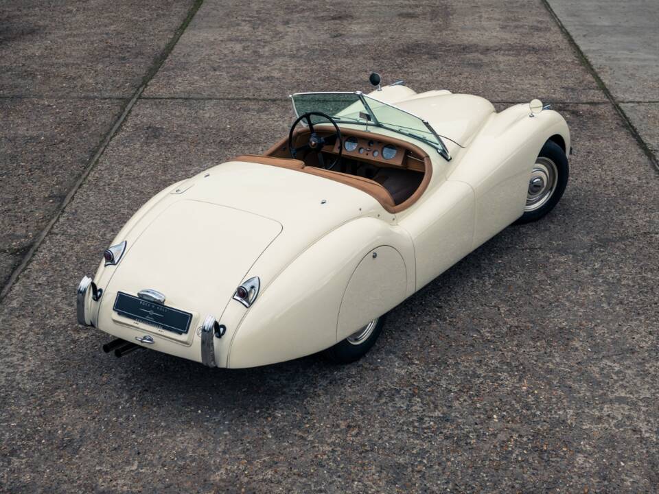 Image 6/45 of Jaguar XK 120 OTS (1950)