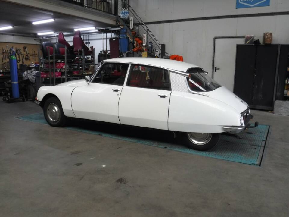 Image 41/50 of Citroën DS 20 A (1972)