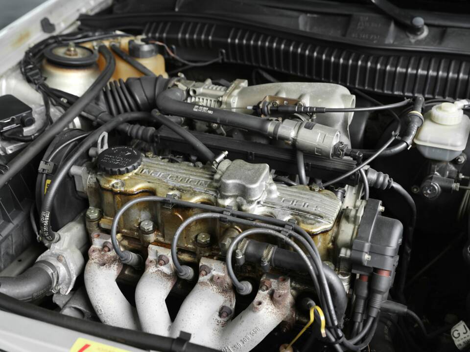 Bild 36/41 von Opel Calibra 2,0 (1991)
