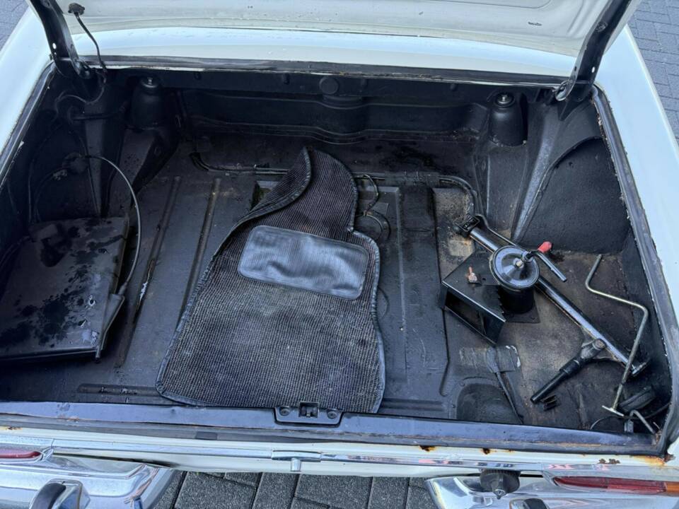 Image 26/50 of Mercedes-Benz 280 SL (1970)