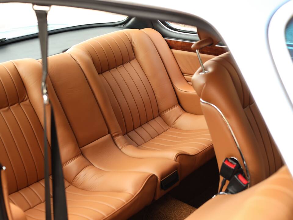 Image 14/73 of BMW 3.0 CSi (1973)