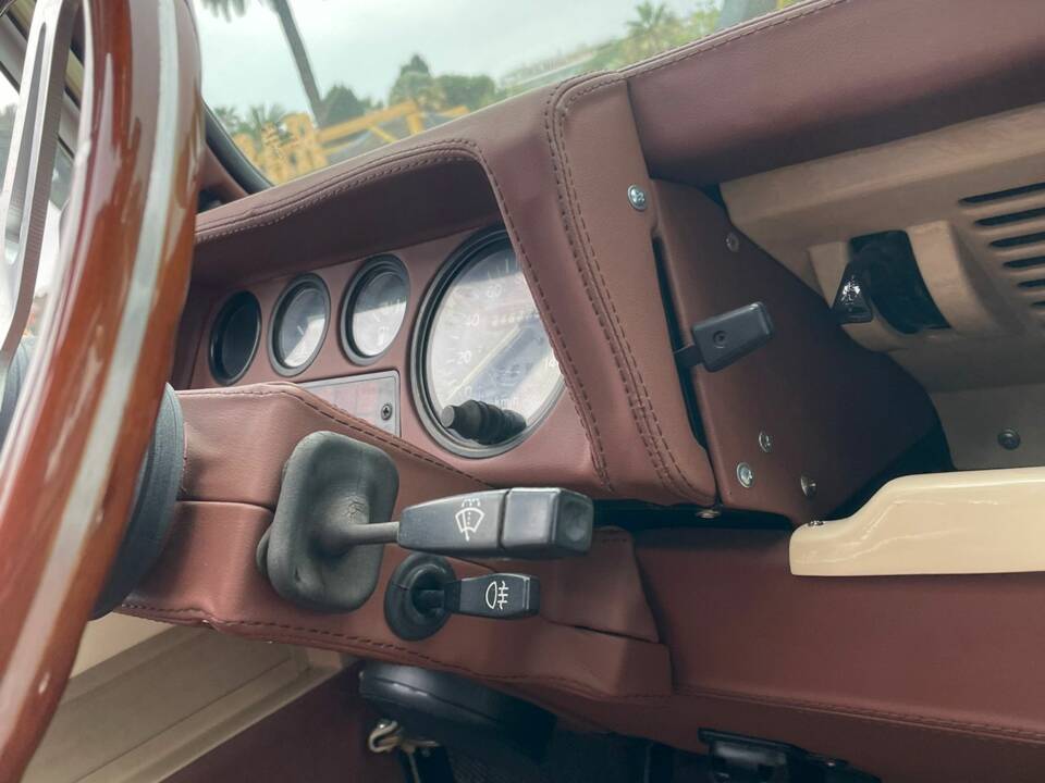 Bild 49/57 von Land Rover 110 (1989)