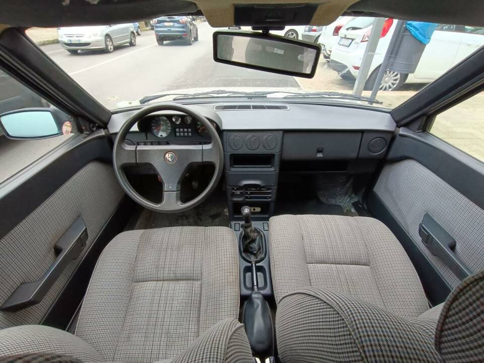 Immagine 31/50 di Alfa Romeo 33 - 1.3 S (1989)