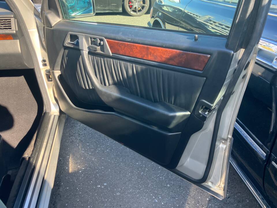 Immagine 24/44 di Mercedes-Benz E 500 (1993)