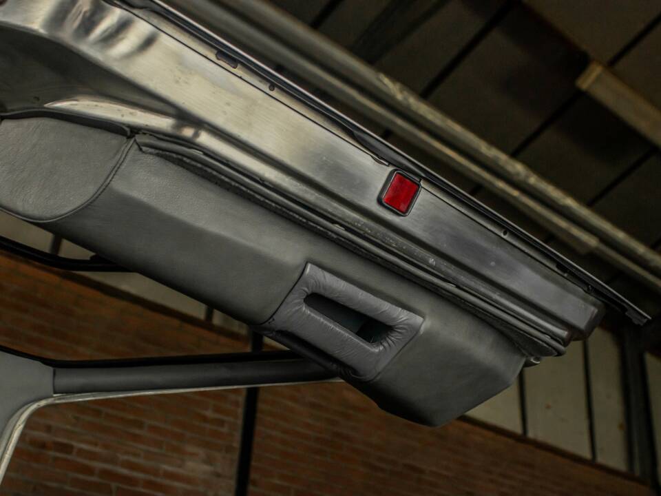 Image 46/66 of DeLorean DMC-12 (1981)