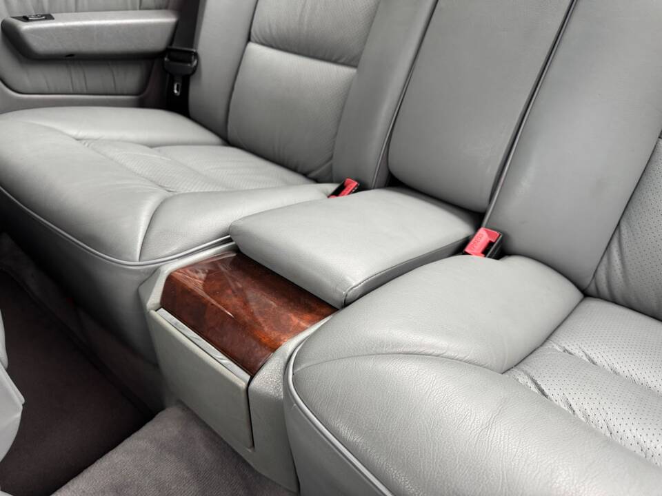 Imagen 40/100 de Mercedes-Benz 300 CE (1992)