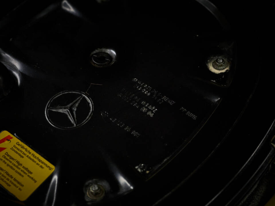 Image 86/99 of Mercedes-Benz 300 SL (1987)