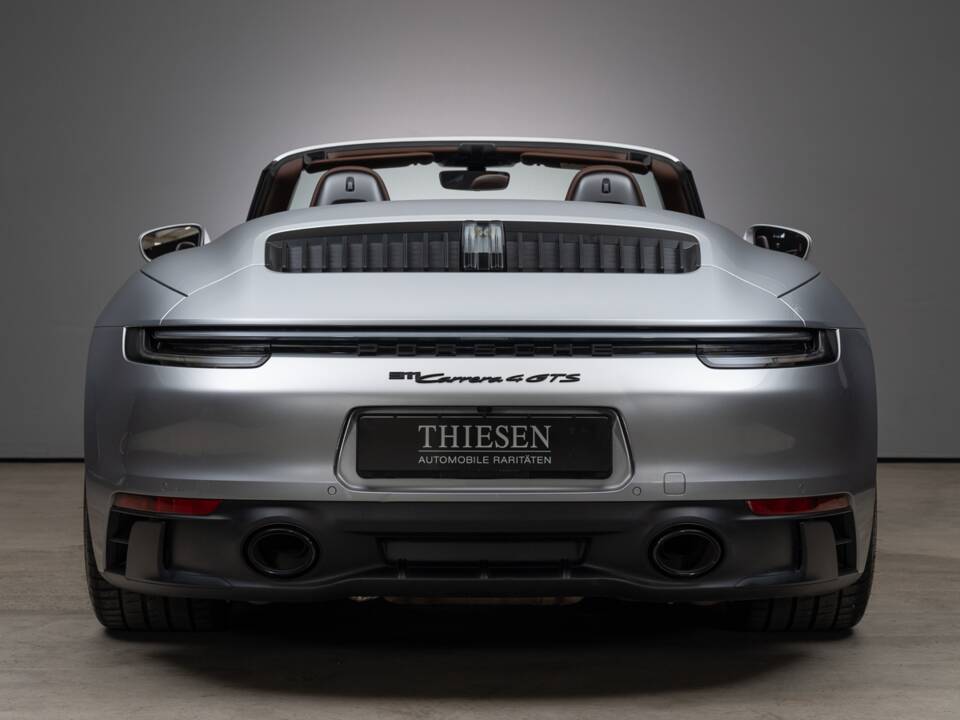 Image 10/31 de Porsche 911 Carrera 4 GTS (2024)