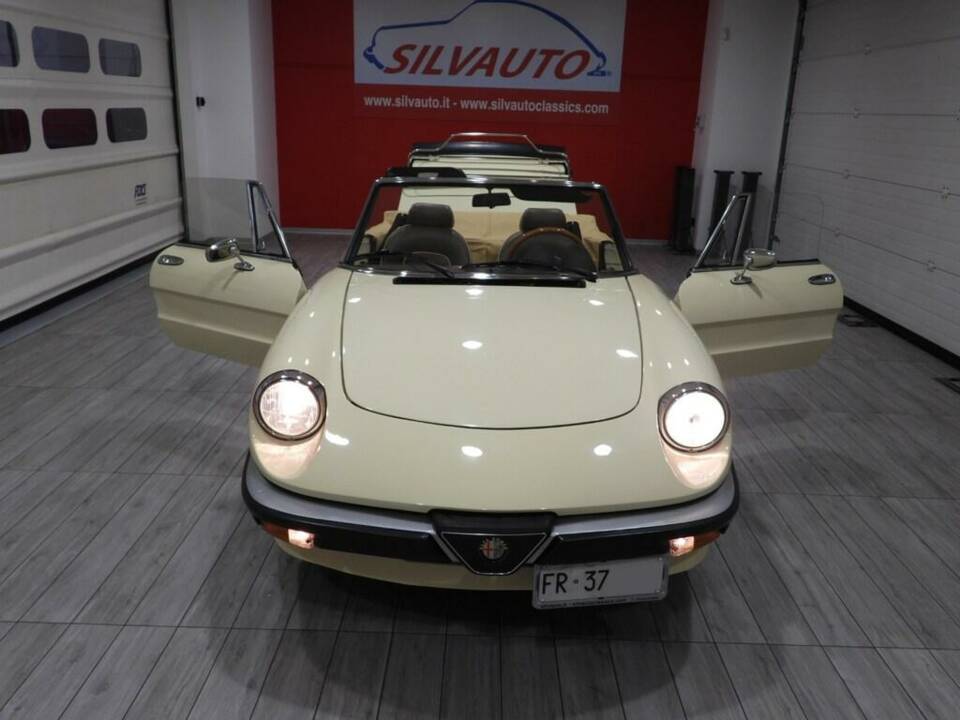 Bild 12/15 von Alfa Romeo 1.6 Spider (1983)