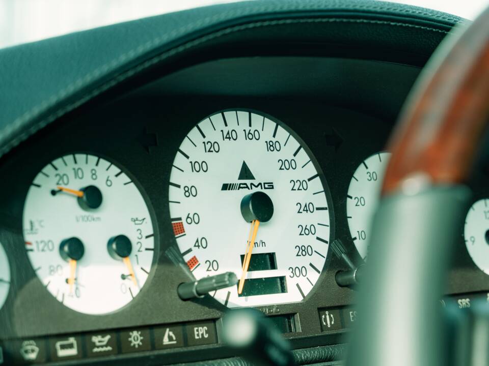 Image 14/30 of Mercedes-Benz SL 600 6.0 AMG (1996)