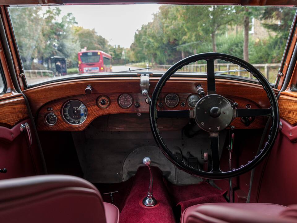 Image 14/25 de Alvis 4.3 Liter Saloon (1937)