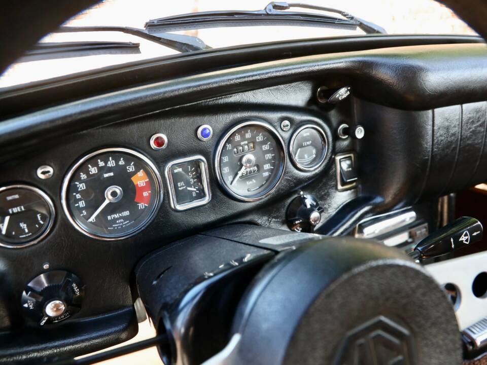 Immagine 46/50 di MG MGB GT (1971)