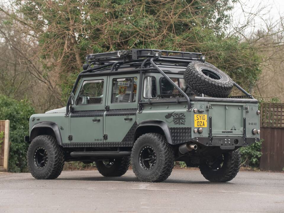 Image 45/50 de Land Rover Defender 110 Crew Cab SE (2010)