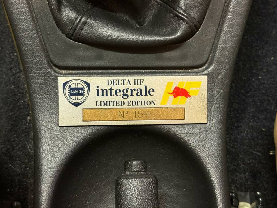 Image 23/50 of Lancia Delta HF Integrale 16V (1994)