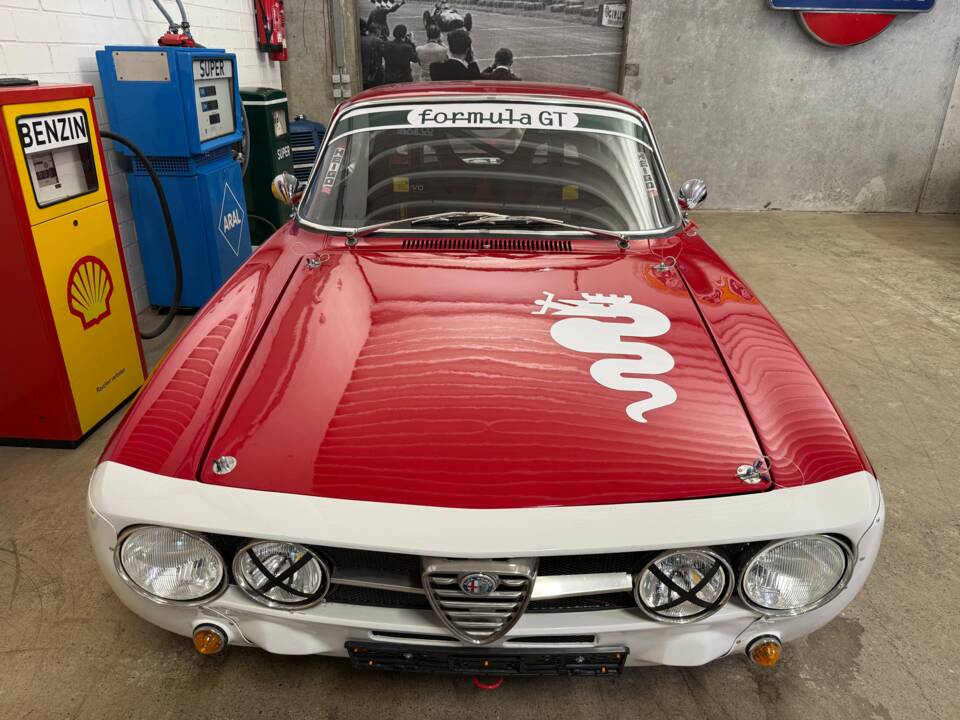 Image 4/18 of Alfa Romeo Giulia GTA 1300 Junior (1970)