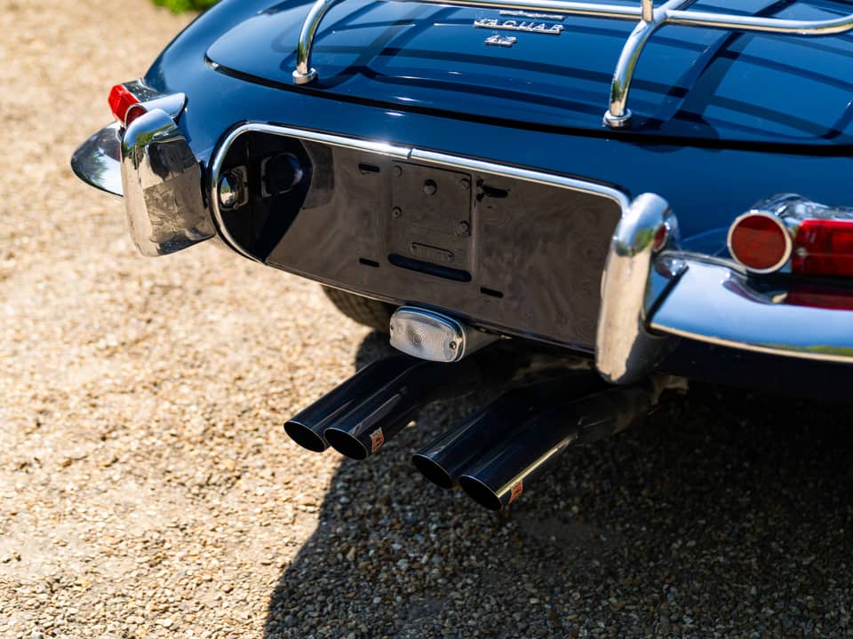 Image 30/86 de Jaguar E-Type (1967)