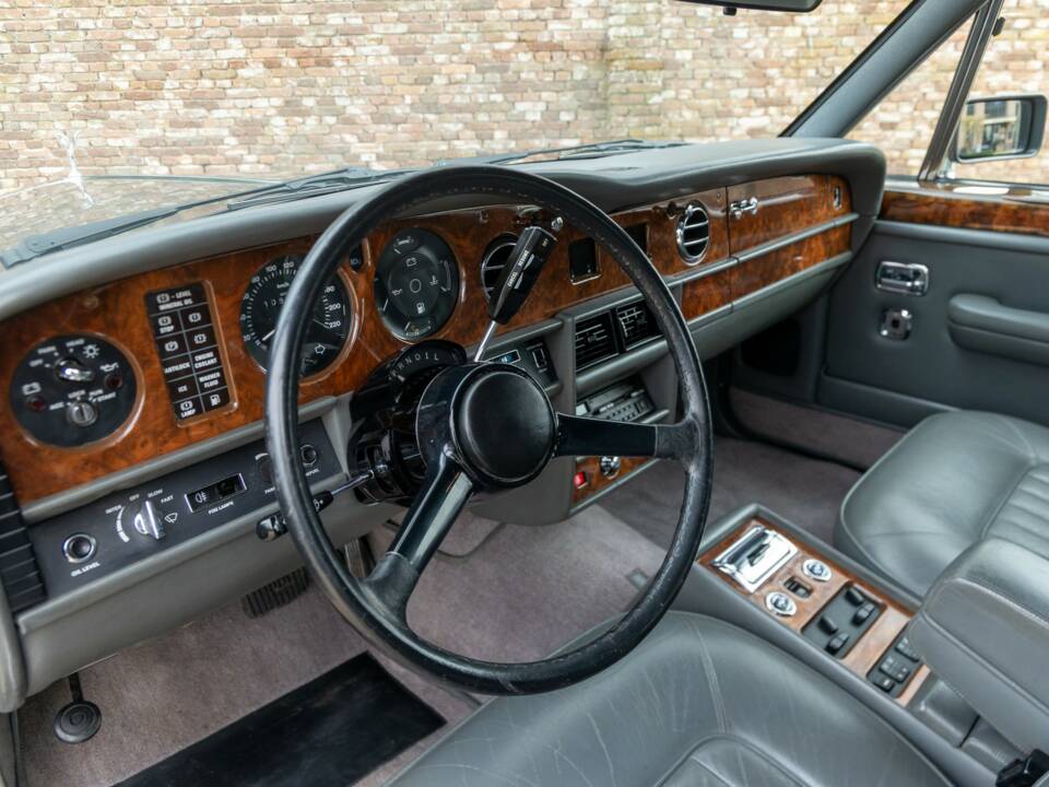 Image 19/50 of Rolls-Royce Silver Spirit (1987)