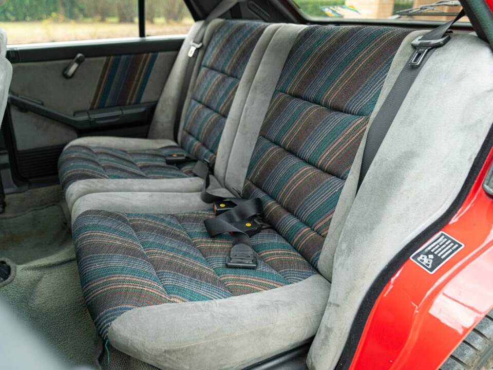 Image 31/50 of Lancia Delta HF Integrale 16V (1989)