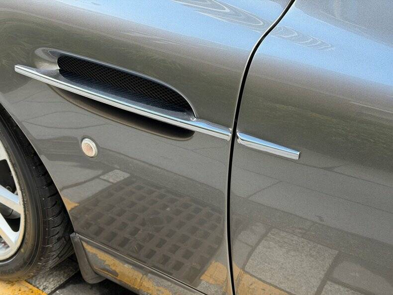 Image 42/49 of Aston Martin V12 Vanquish S (2005)