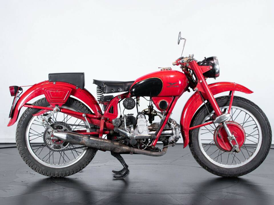 Image 5/50 de Moto Guzzi 250 SS (1950)
