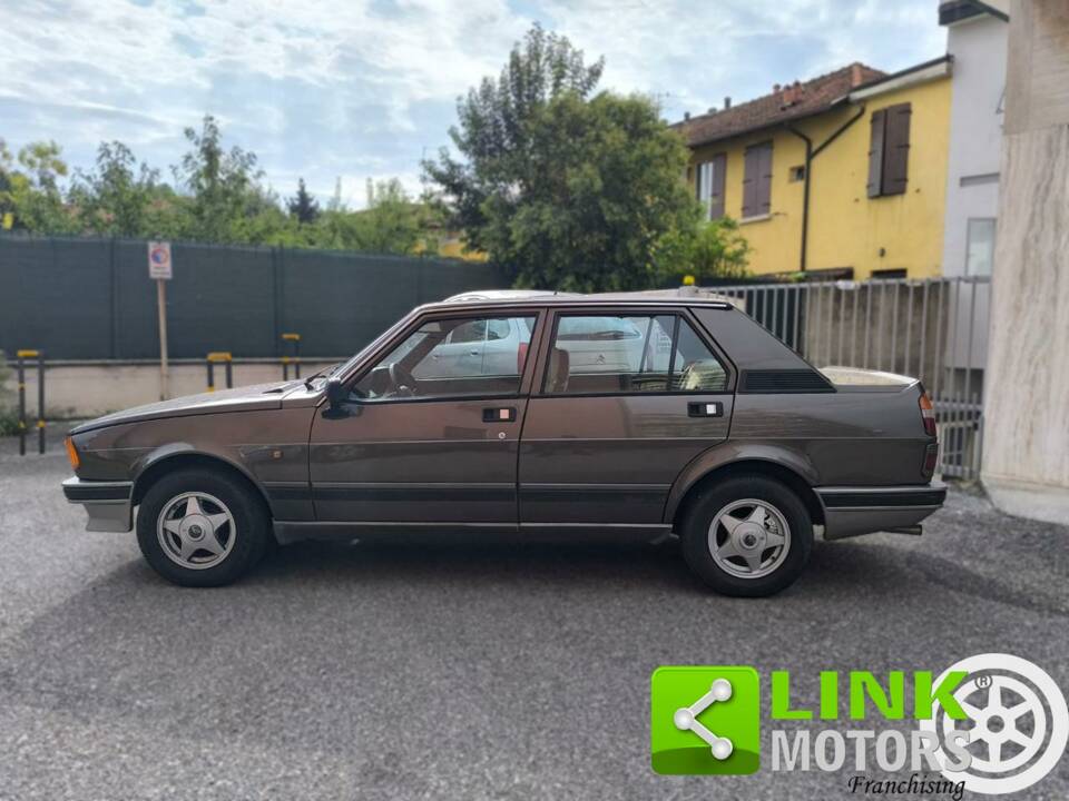 Image 4/10 de Alfa Romeo Giulietta 1.6 (1985)