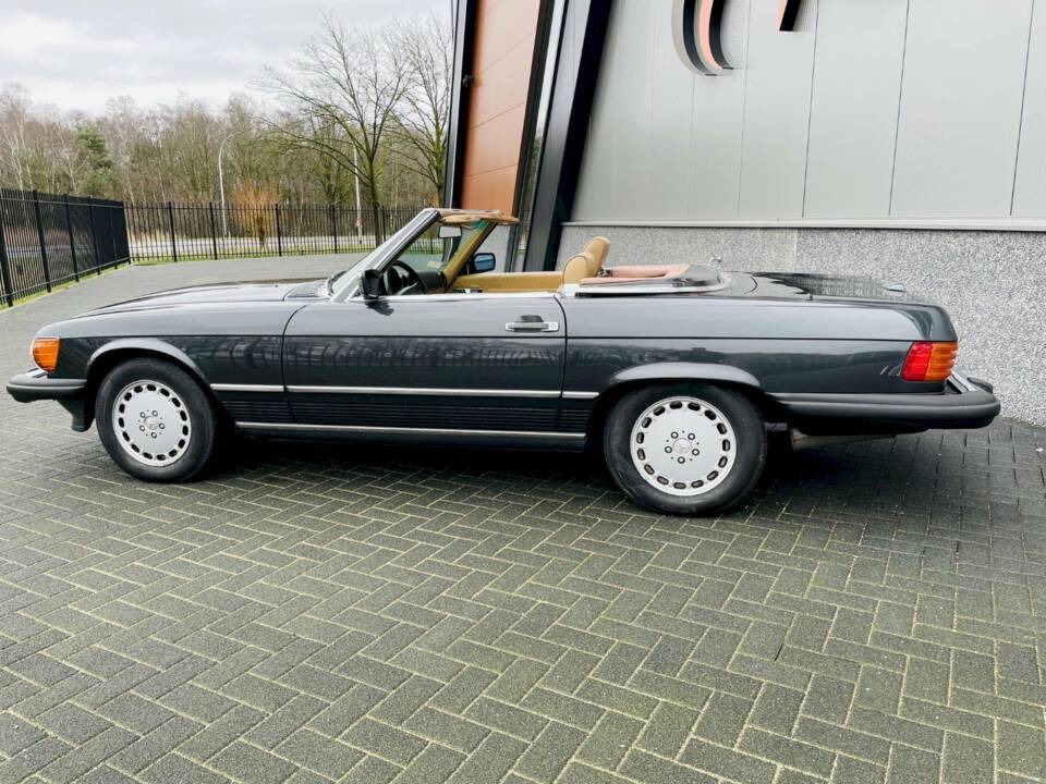 Image 9/30 of Mercedes-Benz 560 SL (1988)