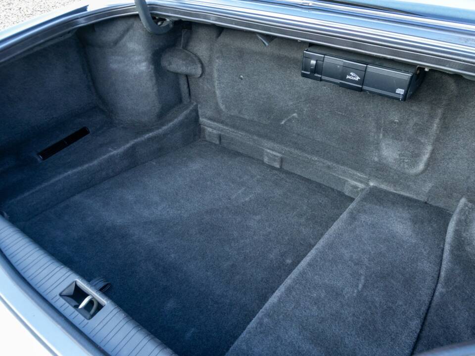 Image 18/50 of Jaguar XJ 6 4.0 Sovereign (1995)