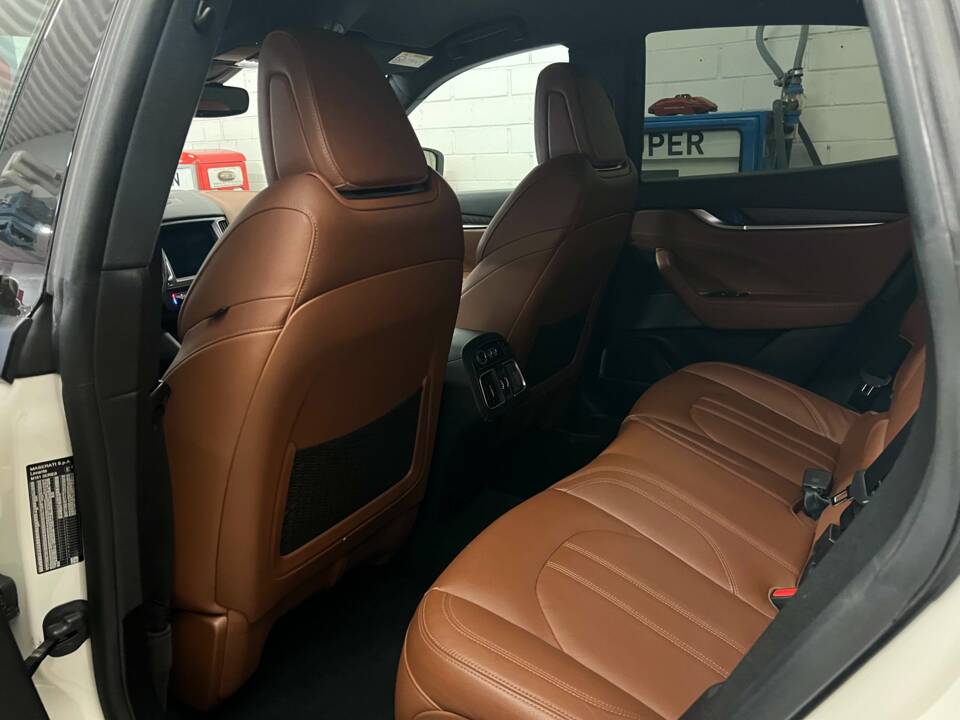 Immagine 10/17 di Maserati Levante S (2017)