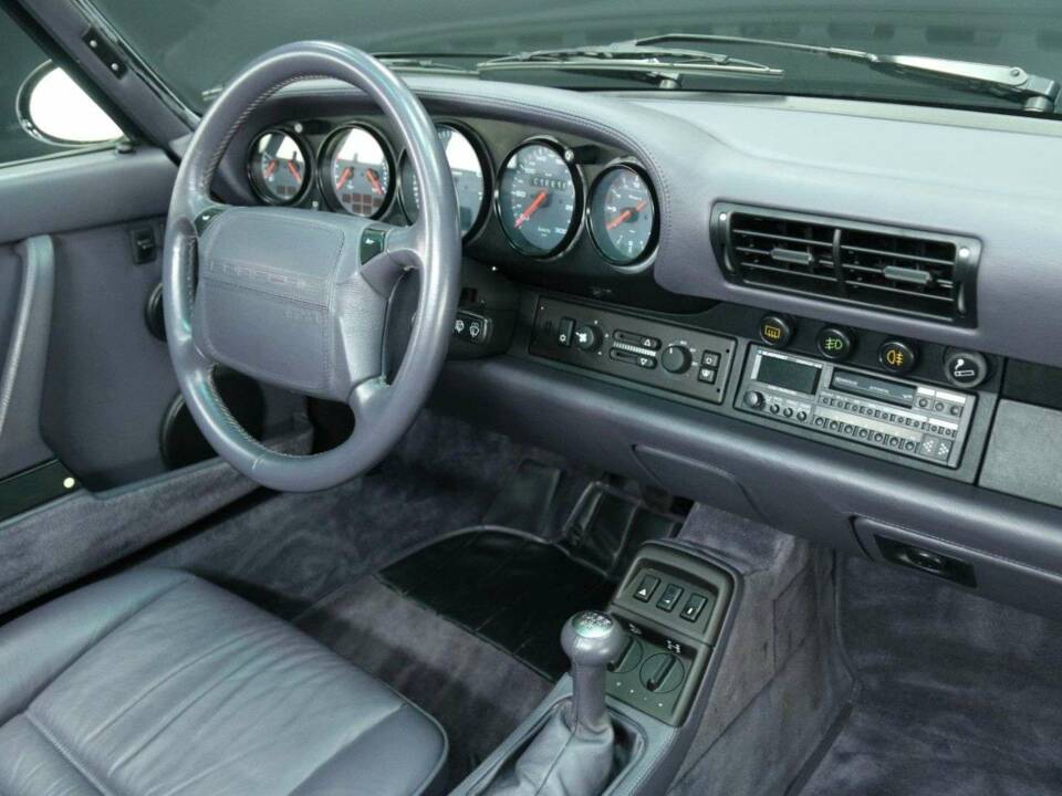 Immagine 29/50 di Porsche 911 Carrera 4 (1993)
