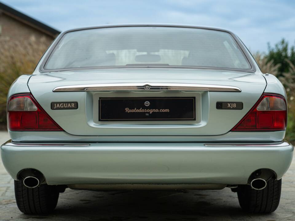 Immagine 8/50 di Jaguar XJ 8 Sovereign (1997)