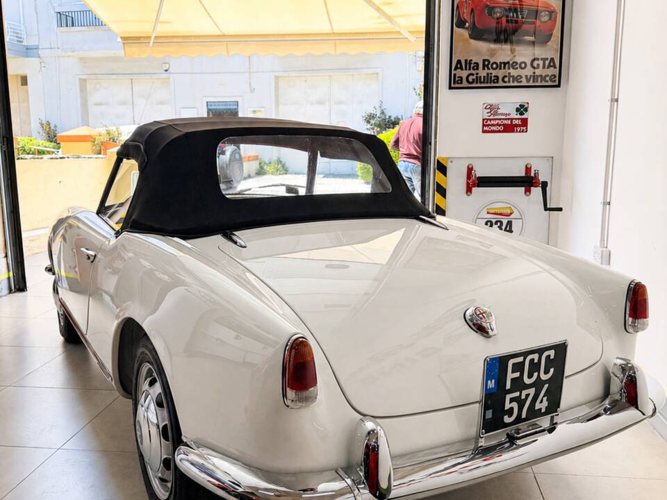 Image 19/72 of Alfa Romeo Giulietta Spider (1957)