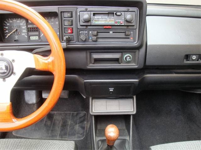 Bild 13/28 von Volkswagen Golf Mk I Convertible 1.6 (1983)