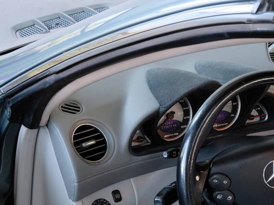 Bild 16/38 von Mercedes-Benz SL 55 AMG (2002)