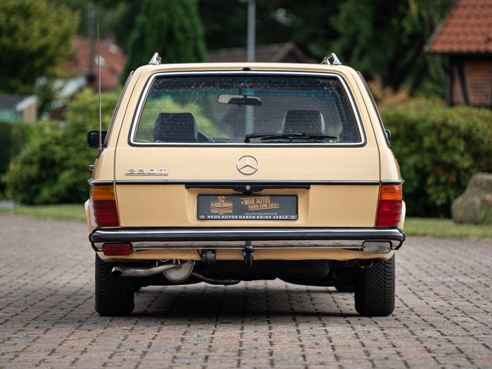 Image 14/53 de Mercedes-Benz 200 T (1982)