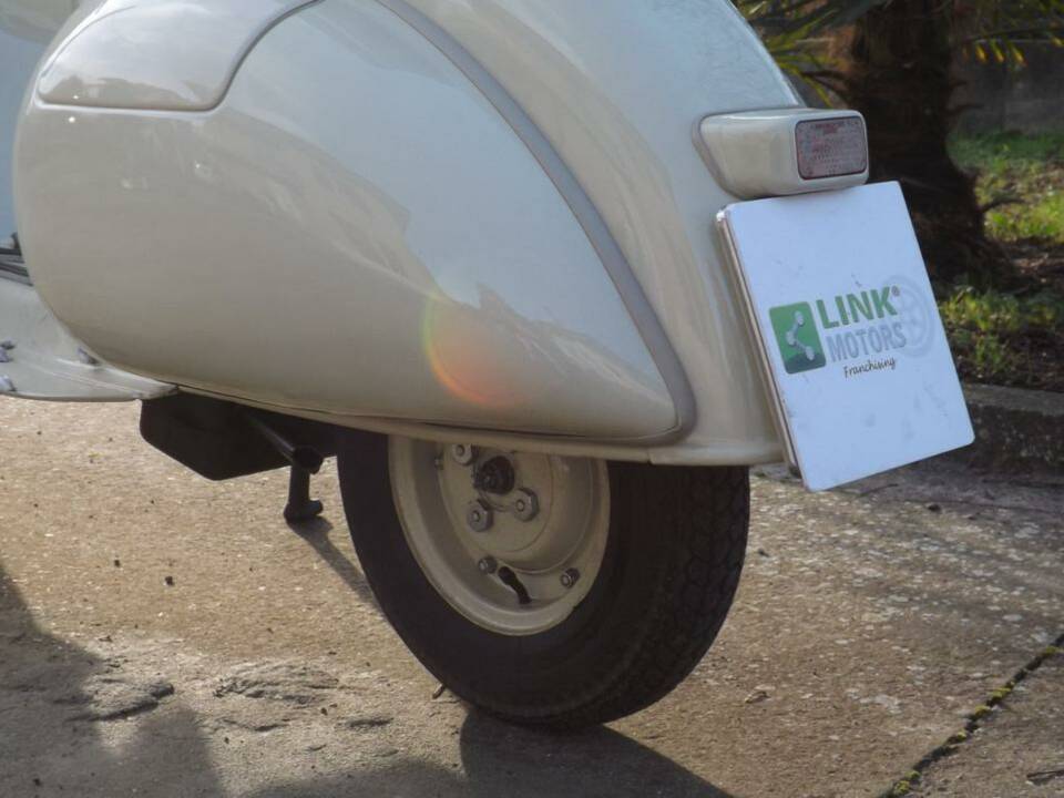 Immagine 30/38 di Piaggio Vespa 125 (1957)